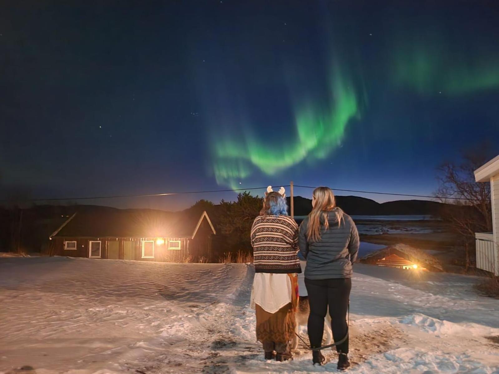 Ulvsvag Gjestgiveri Og Fjordcamping As Buitenkant foto