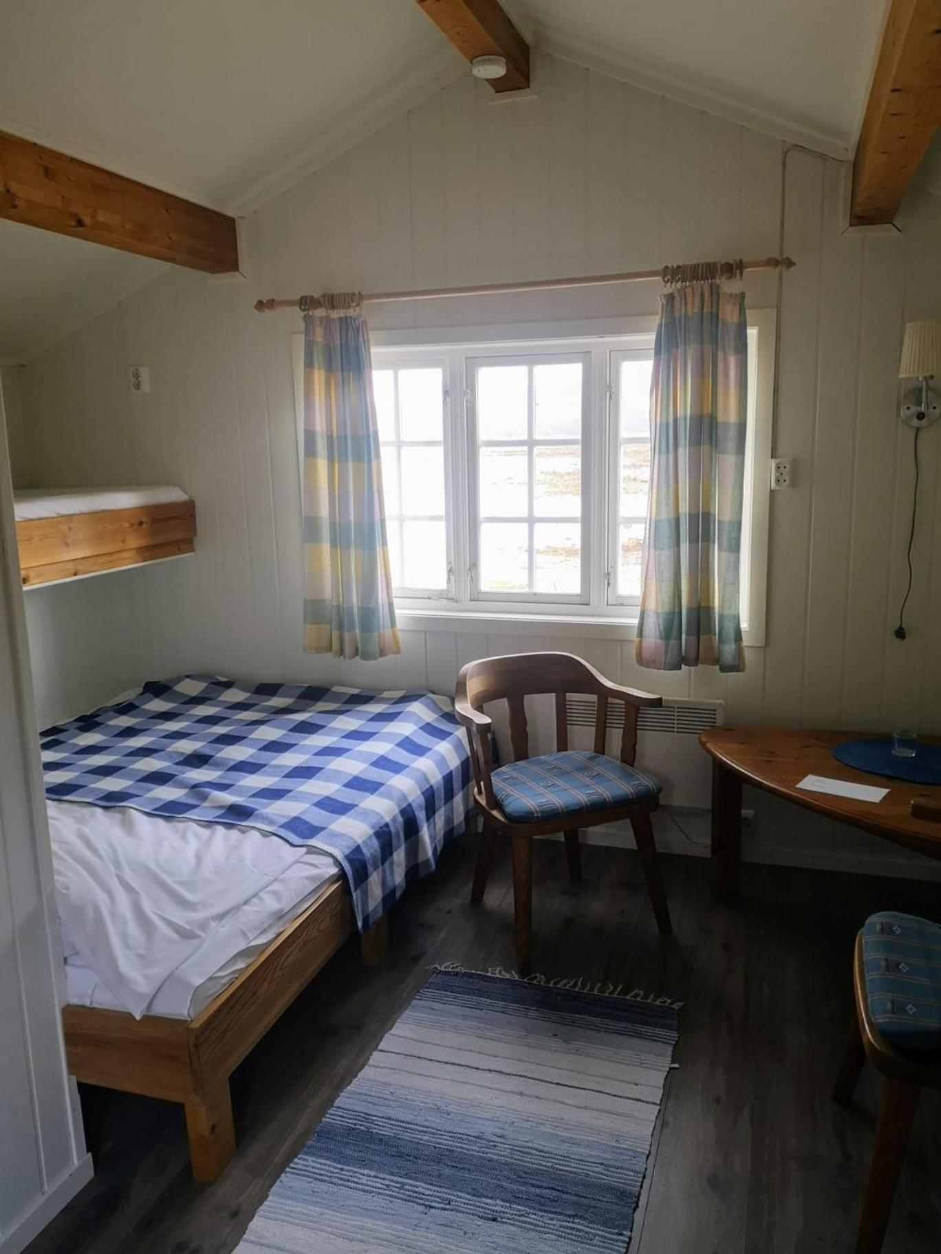 Ulvsvag Gjestgiveri Og Fjordcamping As Buitenkant foto