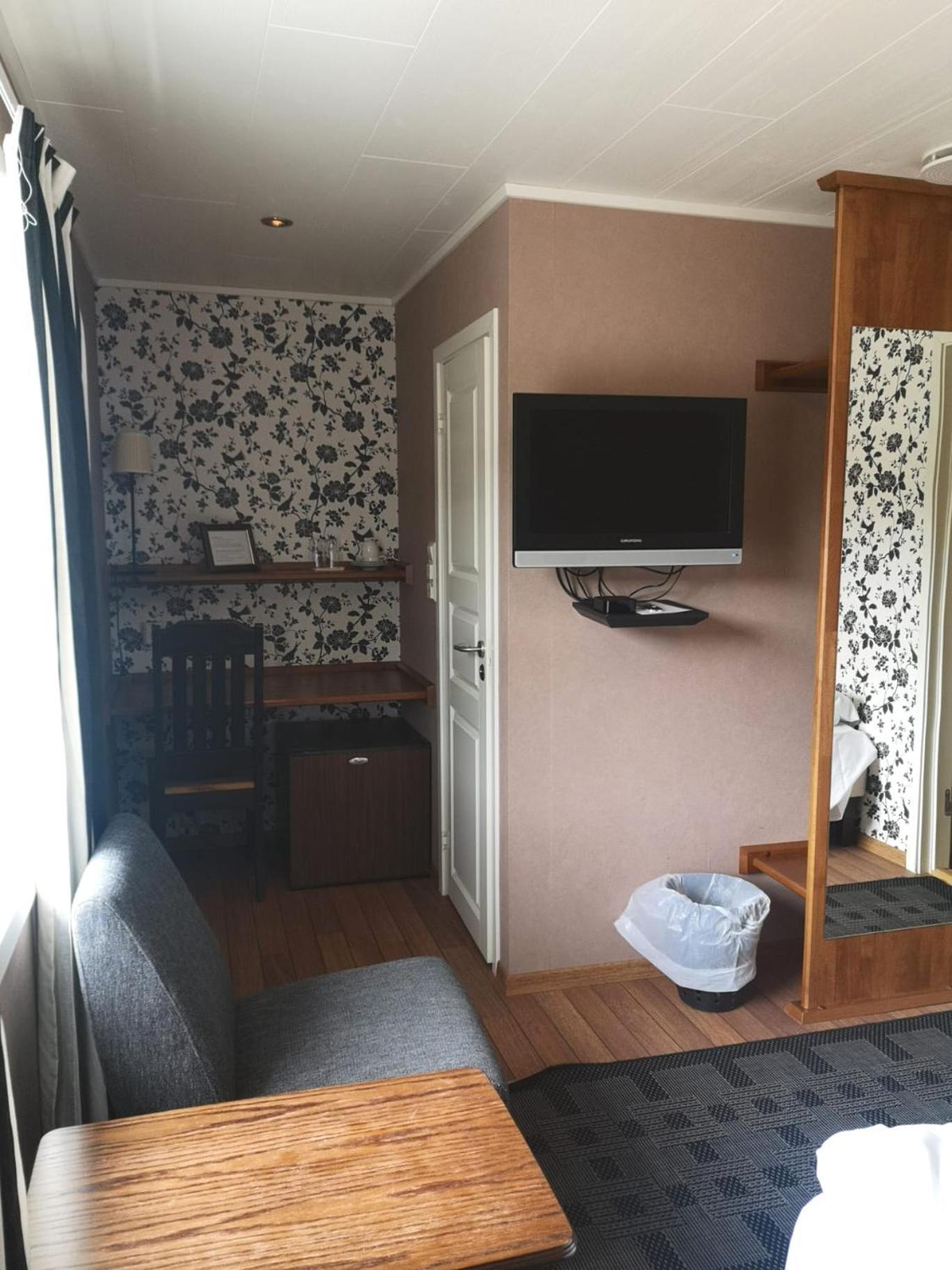 Ulvsvag Gjestgiveri Og Fjordcamping As Buitenkant foto