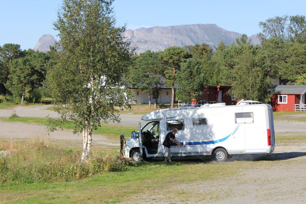 Ulvsvag Gjestgiveri Og Fjordcamping As Buitenkant foto