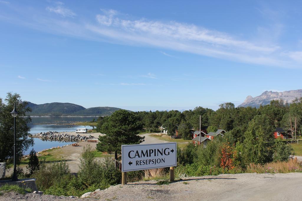 Ulvsvag Gjestgiveri Og Fjordcamping As Buitenkant foto